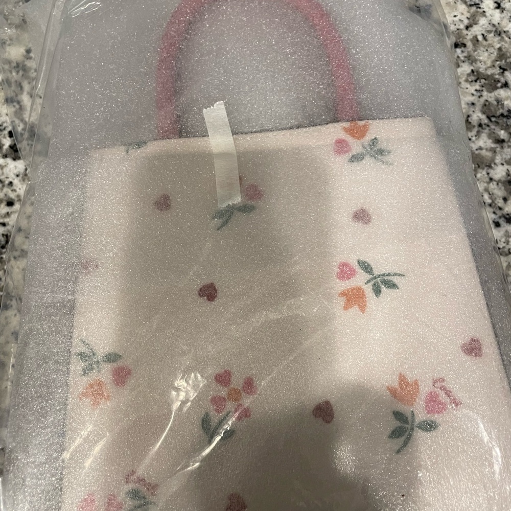 ๐๐ธ๐Coach Mini Pepper Crossbody with Heart Petal Print๐ธ๐ - Picture 6 of 6